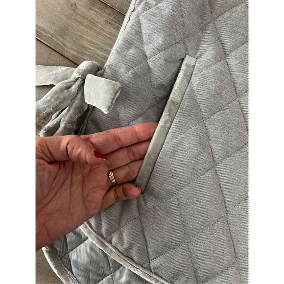 Banana Republic NWT Quilted Puffer Vest Split Tie Sides Velvet Trim Zip … - Picture 3 of 7